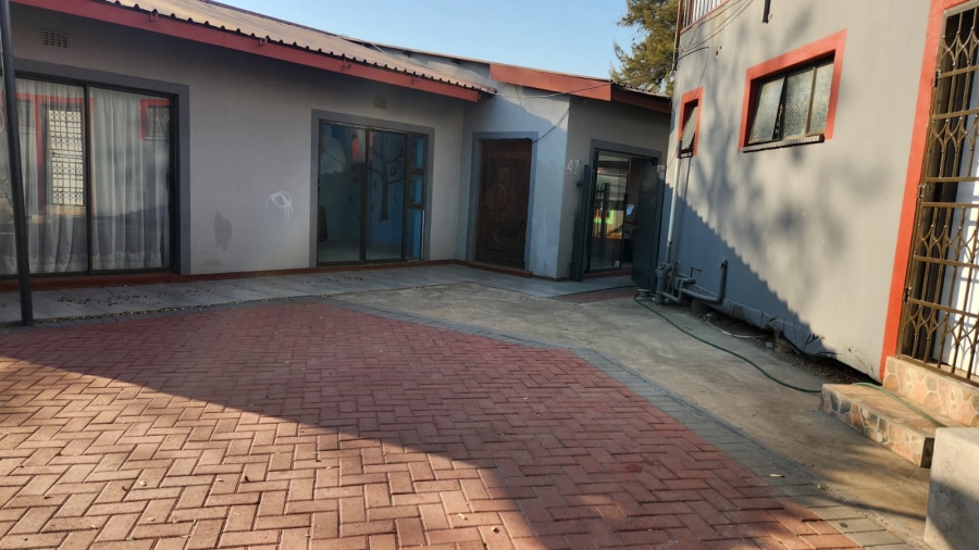 4 Bedroom Property for Sale in Rustenburg North North West